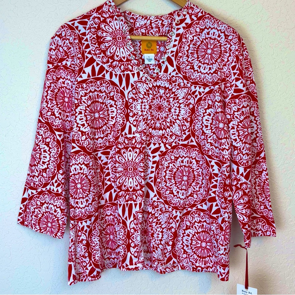 Ruby Rd. Red and White Mandala Print V-Neck Top 95% Cotton 5% Spandex